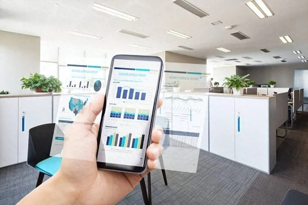 随着科技的快速发展,移动办公已经成为现代工作的新常态。在手机和电脑上协同工作的软件组合,能够帮助人们更有效地完成工作,提高团队协作的效率。经过实地评估与解析数据,以下是推荐的3-5款协同工作极佳的软件组合,并特别融入天界手游官方下载等相关关键词进行解析。